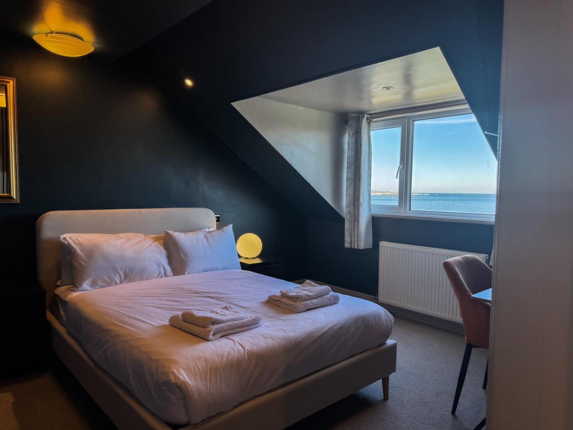 Nomi & Restaurant Hotel