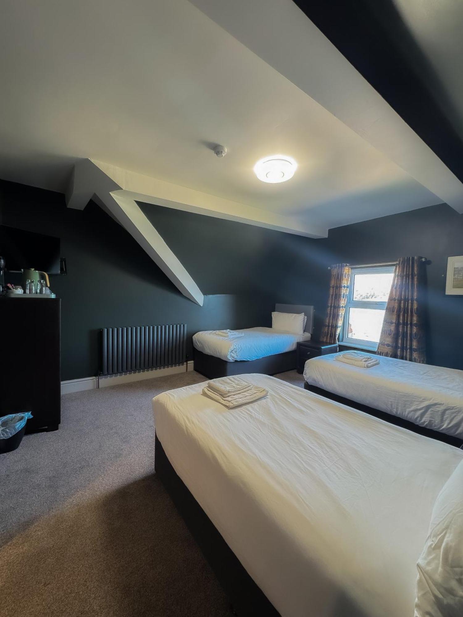 Nomi & Restaurant Hotel 3*