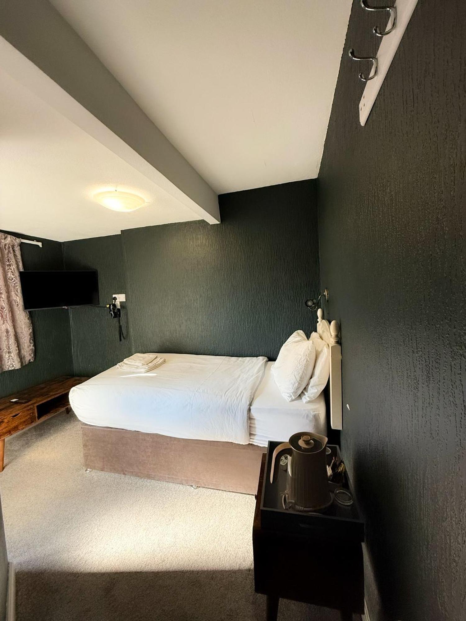 Nomi & Restaurant Hotel 3*