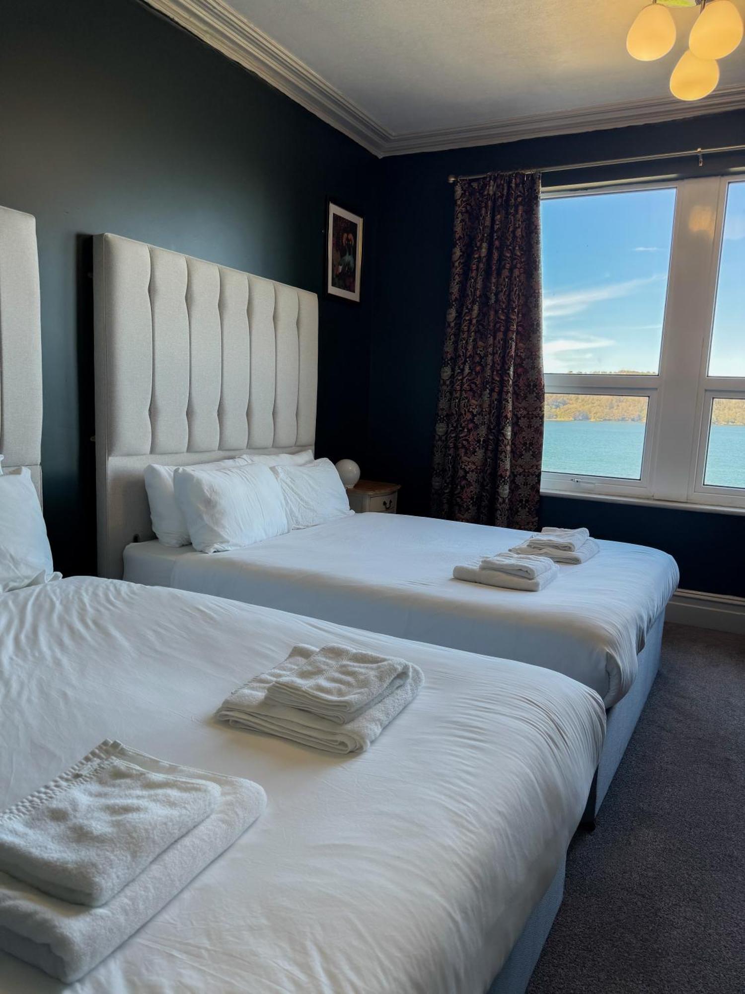Nomi & Restaurant Hotel 3*